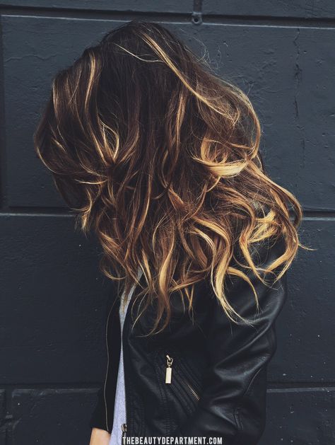 Now A Thing: Tortoise Shell Hair Color....my hair is sort of the color of the highlights, would this work with purple tips? Tortoise Shell Hair Color, Trendy We Fryzurach, Blond Balayage, Tortoise Shell Hair, Long Wavy Hair, Hair Envy, Hair Color Trends, Love Hair, Great Hair