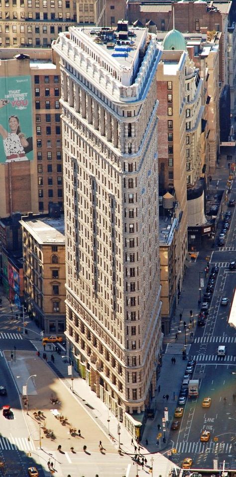 10 Famous Buildings That You Absolutely MUST See Flatiron Building Nyc, Photographie New York, Iron Clothes, Clothes Iron, Photo New York, Voyage New York, Flatiron Building, Famous Buildings, Amazing Buildings