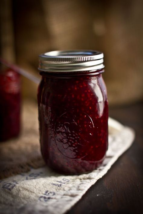 Berry Picking, Jam And Jelly, Red Plum, How To Make Jam, Jelly Jars, Home Canning, Raspberry Jam, Jam Jar, Lemon Balm