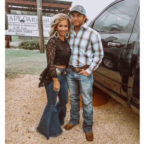 Velvet Rodeo Outfit, Pbr Rodeo Outfit, Formal Country Outfit, Western Concert Outfits Women Fall, Western Date Outfits, Western Country Outfits Women, Womens Rodeo Outfits, Western Bar Outfit, Western Outfits Women Fall