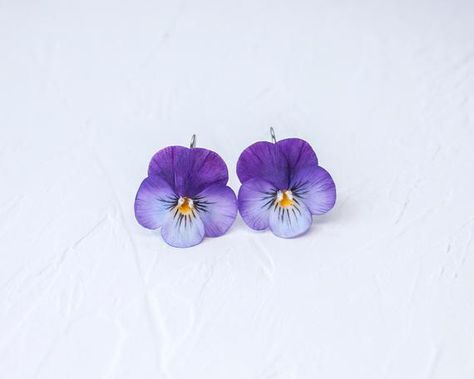 Pansy Earrings, Floral Drink, Floral Polymer Clay, Violet Earrings, Embroidered Earrings, Jewellery Wire, Counseling Office, Purple Pansy, Metalsmithing Jewelry