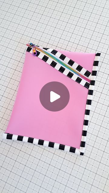 Kristina Brinkerhoff || Modern Sewing and Quilting Patterns on Instagram: "Let's make a Hemingway Pouch out of Jelly Vinyl!  This cute little Hemingway Pouch was so fast and fun to make!! After picking out the supplies, it took less than 20 minutes to finish! 🙌  A few notes about this pouch: 💖 The jelly vinyl was really easy to work with! I used a non-stick presser foot on my Juki and didn't have any issues sewing with the vinyl. If you don’t have a non-stick foot, you can use a small strip of paper between your foot and the vinyl to keep them from sticking together. The paper can then be torn away from the seam. 💖 For this pouch, I decided to put the final binding on the outside since turning small vinyl projects right-side out can be a little difficult. The binding on the outside adds Sewing Vinyl Bags, Jelly Vinyl Projects, Hemingway Pouch, Kindle Holder, Valentine Table Runner, Valentine Table, Paper Pouch, Vinyl Bag, Sewing And Quilting