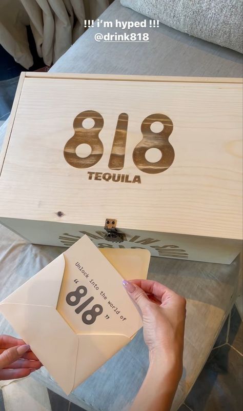 818 Branding, Kendall Jenner Cowgirl, 818 Kendall Jenner, Pr Boxes Ideas, Pr Boxes, 818 Tequila, Pr Kit, 21st Bday Ideas, Beer Box