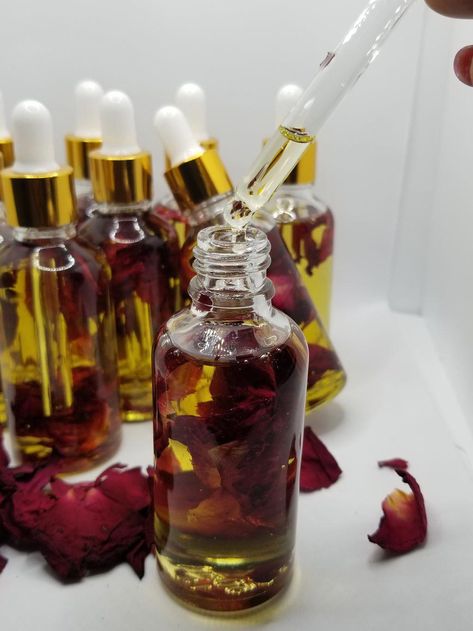 Our 4oz  Skin Glow Oil is 100% Organic.  All natural and vegan! Soothing and moisturizing  rose and hibiscus infused body oil. A body oil named hibiscus rose because of its perfect mix of floral and fruity for anti aging, glowing skin and moisturizing.     SKIN CARE FOR YOUNGER LOOK:  promotes anti-aging,    glowing yo Food For Dry Skin, Infused Body Oil, Moisturizing Skin Care, Homemade Body Care, Diy Coconut Oil, Body Oil Spray, Shimmer Body Oil, Glow Oil, Oil For Dry Skin