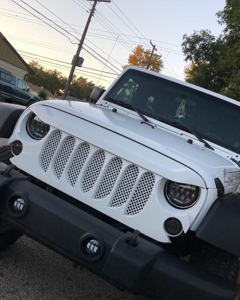 Jeep Wrangler - Angry Jeep Eyes Jeep Angry Eyes, Vintage Aesthetic Wallpaper, Jeep Baby, Paper Aesthetic, Jeep Hair, White Jeep, Bling Car Accessories, Jeep Camping, Dream Cars Jeep