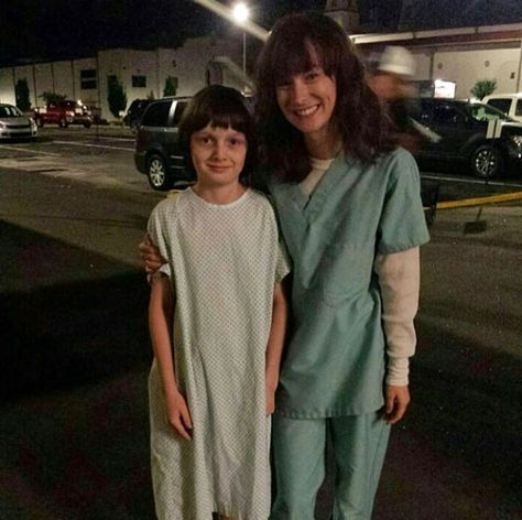 ST Will & Joyce Body Doubles Winona Ryder Stranger Things, Stranger Things Bts, Girly Friends, Joyce Stranger Things, Stranger Things Season Two, 11 Stranger Things, Matthew Modine, Joyce Byers, Tv Musical