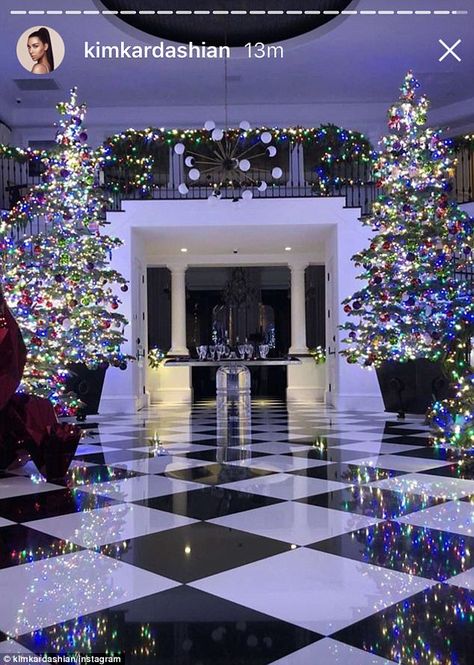 Festive: Shewas seen revealing the extent of her mother Kris Jenner's extravagant Christmas decorations via Snapchat Extravagant Christmas, Kris Jenner House, Kardashian Christmas, Modern Cottage Homes, Kardashian Home, Jenner House, Christmas Staircase, Christmas Interiors, Christmas Decorations Diy Outdoor