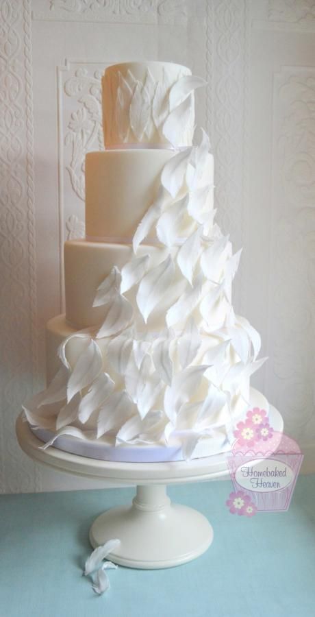 Feather Wedding Cake, Feather Cake, Learn Cake Decorating, Cake Piping, White Cake Recipe, Diy Wedding Cake, Cake Flower, Floral Wedding Cakes, Magic Cake