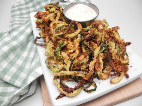 Air Fryer Zucchini Curly Fries Zucchini Pommes, Air Fryer Zucchini, Zucchini Crisps, Curly Fries, Air Fry Recipes, Easy Zucchini, Fries Recipe, Zucchini Fries, Air Fryer Dinner Recipes