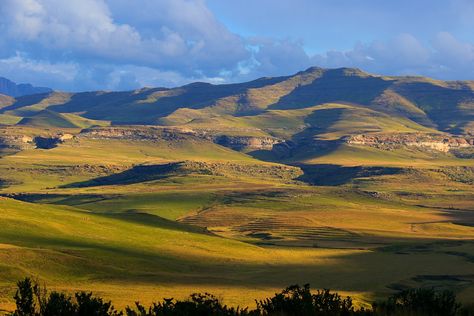 African Mountains, Free State South Africa, Drakensberg Mountains, Landscape Reference, Visit South Africa, National Park Photos, Historical Places, Free State, South African Artists