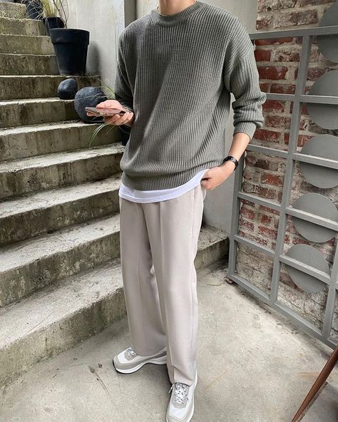 High End Streetwear, Slacks Outfit, Women Right, Korean Mens Fashion, Asian Streetwear, Streetwear For Men, Pullovers Outfit, Minimalist Fashion Men, Mens Slacks