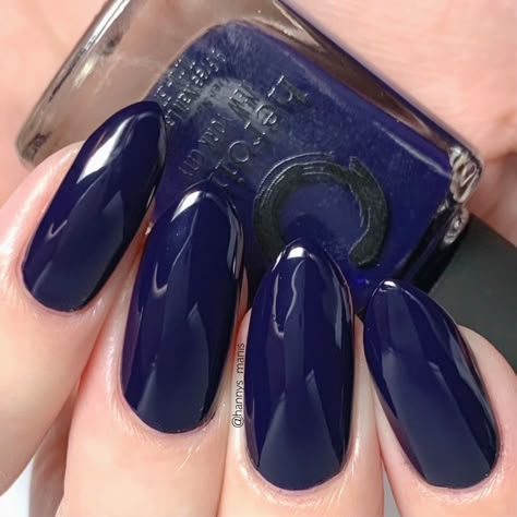 9-free, vegan & cruelty-free nail polish and nail care products by heroine.nyc | image and nail art by @hannys_manis Dark Blue Glossy Nails, Dark Blue Purple Nails, Dark Colored Nails, Dark Navy Blue Nails, Deep Blue Nails, Nails Dark Blue, Dark Blue Nail, Dark Blue Nail Polish, Dark Blue Nails