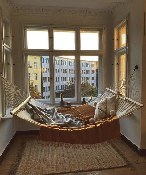 Living Room Hammock, Hammocks Inside, Room Hammock, Indoor Hammock Bed, Hammock In Bedroom, Living Pequeños, Cozy Hammock, Diy Hammock, Indoor Hammock