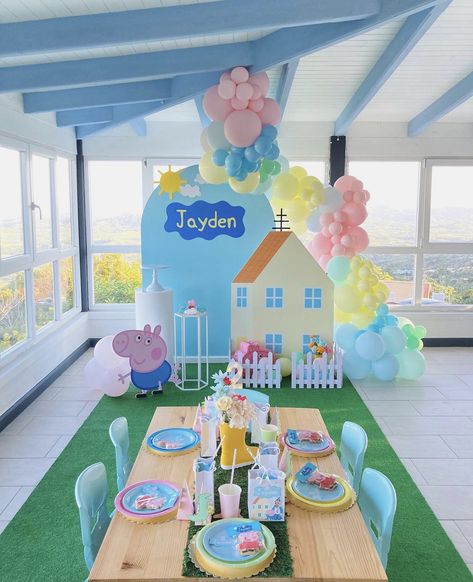 Peppa Pig Bday Decorations, Peppa Pig Balloon Garland Boy, George Pig Party Decoration, Peppa Pig Birthday Party Theme, Peppa Pig Birthday Party Props, Peppa 2nd Birthday, Peppa Birthday Party Decoration, George Pig Birthday Party Decorations, Peppa Pig Birthday Backdrop