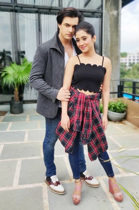 Good Morning My Life, Couples Dp, Shivangi Joshi Instagram, Kartik And Naira, Romantic Couple Images, Indian Wedding Couple Photography, Mohsin Khan, Western Wear Outfits, Health Blogger