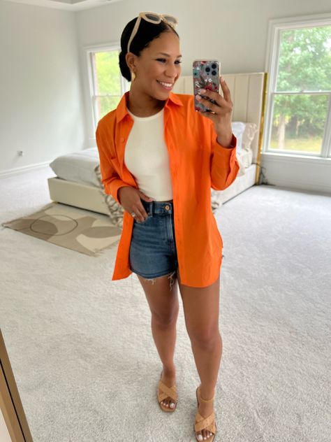 Orange Crop Shirt Outfit, Crop Top With Oversized Shirt, Orange Oversized Shirt Outfit Women, Big Shirts For Women, Oversized Shirt With Shorts Outfit, Big Shirts And Shorts Outfits, Shorts And Shirt Outfit Women Summer, Oversize Shirt With Shorts, Oversized Shirt Shorts Outfit