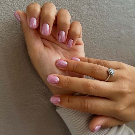 short nail ideas, short nails, short nail design, chrome nails, chrome on short nails Short Pearl Pink Nails, Monochrome Short Nails, Light Pink Chrome Nails Short Square, Summer Nails Metallic, Short Nails Pink Chrome, Pink Short Chrome Nails, Gel Chrome Nails Short, Blush Pink Chrome Nails, Matalic Nails Short