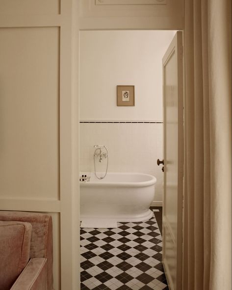 Chateau Voltaire, Toilet Hotel, Lake House Bathroom, Travel Paris, Art Deco Bathroom, Cabinetry Design, Hotel Bathroom, Yellow Kitchen, Big Bathrooms