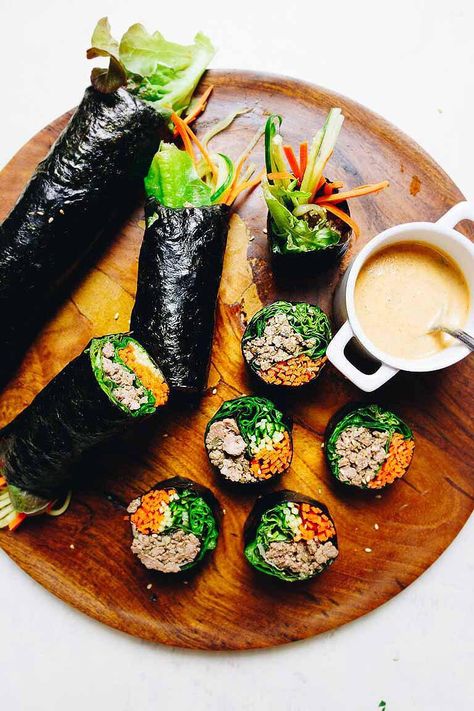 No Rice Kimbap, Paleo Sushi, Beef Sushi, Wellington Food, Low Carb Sushi, Shake Recipes Healthy, Healthy Sushi, Yummy Sushi, Sushi Roll Recipes