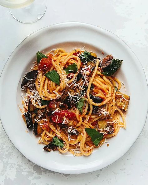 Rich and creamy caramelized eggplant feels hearty in this easy summer pasta dish. Eggplant Pasta Recipes, Caramelized Eggplant, Pasta Eggplant, Norma Pasta, Eggplant Recipes Pasta, Easy Summer Pasta, Pasta With Tomato Sauce, Comfort Pasta Dishes, Anchovy Pasta