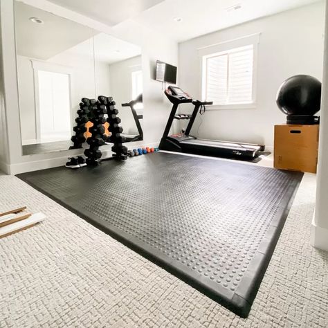 Best Gym Floor Over Carpet for Home - StayLock Tiles Mini Home Gym, Modern Home Gym, Gym Flooring Rubber, Gym Floor Mat, Home Gym Flooring, Modular Tile, Gym Floor, Best Home Gym, Shared Bedroom