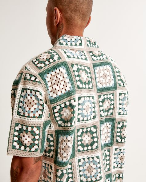 Granny Shirts, Crochet Stitches For Blankets, Crochet Granny, Art Clothes, Granny Square, Crochet Stitches, Mens Shirts, Yarn, Crochet