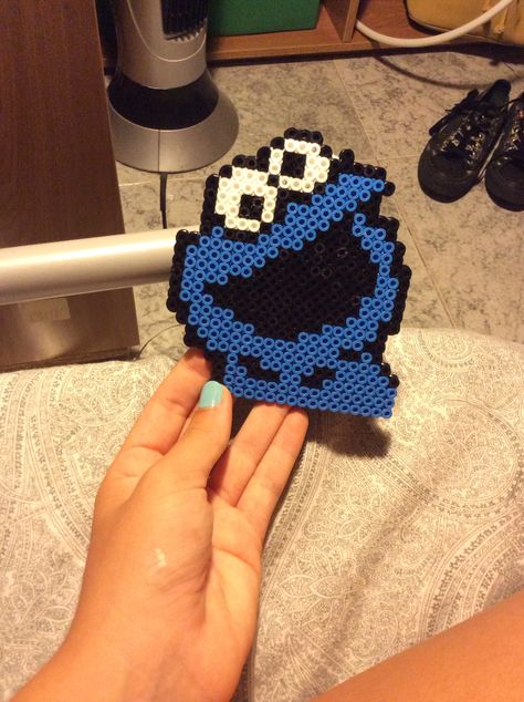 Monster cookie Cookie Monster Perler Beads, Monster Cookie, Melty Bead Patterns, Kandi Patterns, Melty Beads, Diy Perler Beads, Plastic Canvas Crafts, Perler Patterns, Fuse Beads