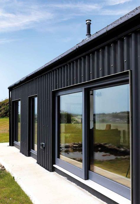 Low cost energy efficient rectangular design House Cladding, Shed Home, Modern Barn House, Bungalow Style, Shed Homes, Energy Efficient Homes, Barn Style House, Modern Barn, Metal Building Homes