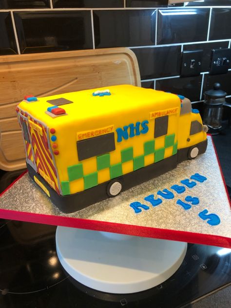 Vehicles Cake, Ambulance Cake, Cake For Birthday, Yellow Cake, Home Design Living Room, Cake Decor, Emergency Vehicles, Sponge Cake, Design Living