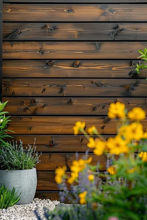 Outdoor Wood Wall Ideas for Stylish Backyards Wood Wall With Plants, Wall With Plants, Wood Wall Ideas, Wood Wall Design, Cottage Plans, Patio Signs, Backyard Balcony, Patio Wall, Prairie Dog