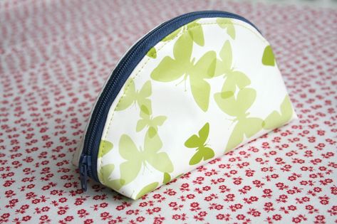 Dumpling Zipper Pouch Tutorial Zip Pouch Tutorial, Diy Pouch Tutorial, Fabric Covered Boxes, Zipper Pouch Tutorial, Fabric Storage Boxes, Pouch Tutorial, Diy And Crafts Sewing, Fabric Boxes, Sewing Purses