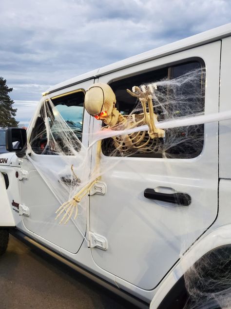 Trunk Or Treat Jeep Wrangler, Jeep Truck Or Treat, Trunk Or Treat Jeep, Trunk Or Treat Ideas For Jeep Wrangler, Jeep Wrangler Halloween Ideas, Jeep Trunk Or Treats, Jeep Trunk, Jeep Wrangler Truck, Jeep Decor