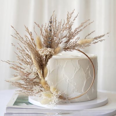 Boho Chic Cake Ideas, Wreath Cake Topper, Dried Flower Cake, Ring Cake Topper, Pie Ideas, Wreath Cake, Flower Cake Topper, Cake Bouquet, Gold Cake Topper Wedding