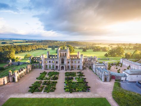 Gardens Illustrated, Dan Pearson, Sissinghurst Castle, British Landscape, Dark Purple Flowers, Castles Interior, Australian Garden, Landscape Designer, Inside Plants