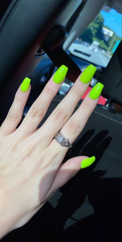 Neon Green Nail Art, Nail Art Designs For Beginners, Nail 2023, Easy Nail Art Designs, Neon Green Nails, Chrome Nails Designs, Hello Nails, French Acrylic Nails, Fall Acrylic Nails