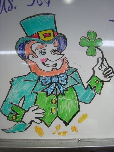 St Patrick's Day White Board Ideas, Whiteboard Art, St Patrick's Day Decorations, Board Art, Happy Pictures, Working People, Board Ideas, Whiteboard, White Board