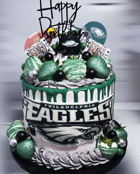 Eagles 🦅 Birthday Cake!! | Instagram Eagles Birthday Cake, Philadelphia Eagles Cake, Groomsman Cake, Football Birthday Cake, Cake Instagram, Basketball Birthday Parties, Adult Party Themes, Football Birthday Party, 55th Birthday