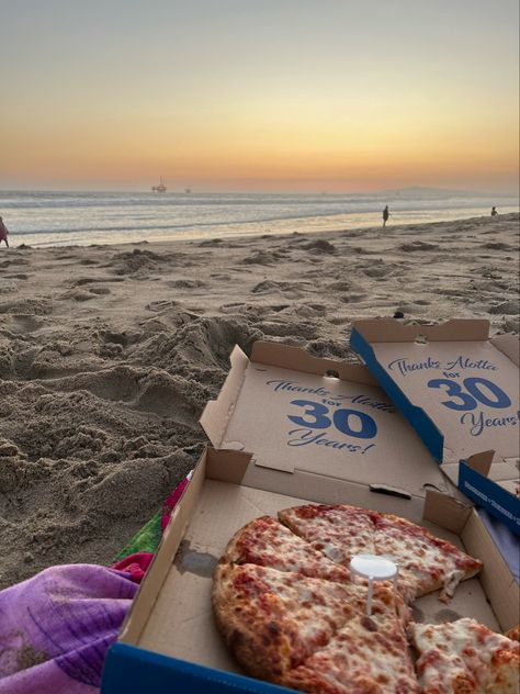 Pizza, long beach, california, los angeles, santa monica, venice, pier, sunset, picnic, surf, date, cheese pizza, sand, waves, swim, cali, socal Los Angeles With Friends, Los Angeles Aesthetic Beach, Los Angeles Summer Aesthetic, Manhattan Beach Aesthetic, Socal Summer Aesthetic, California Friends Aesthetic, Cali Summer Aesthetic, Long Beach California Aesthetic, Santa Monica Pier Aesthetic