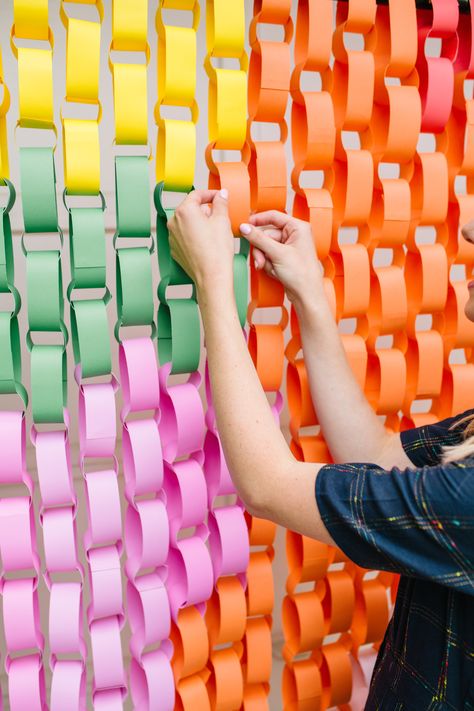 DIY Basketweave Paper Chain Backdrop Tutorial! | The Pretty Life Girls Diy Basket Weaving, Paper Chain, Pretty Life, Paper Chains, Diy Basket, Pretty Party, Pink Paper, Woven Paper, Basket Weave