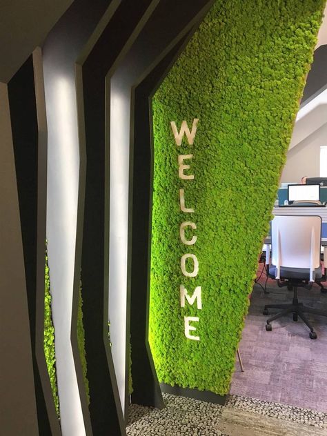 Host Stand Design, Green Wall Garden, Artificial Wall, Rooftop Restaurant Design, Green Wall Design, Artificial Grass Wall, Grass Design, Dental Office Design Interiors, Kare Kare