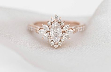 Rose Gold Emerald Ring, Pear Moissanite Engagement Ring, Halo Moissanite Engagement Ring, Halo Wedding Ring, Wedding Ring For Women, Gold Starburst, Gold Anniversary Rings, Engagement Ring Unique, Wedding Rings Halo