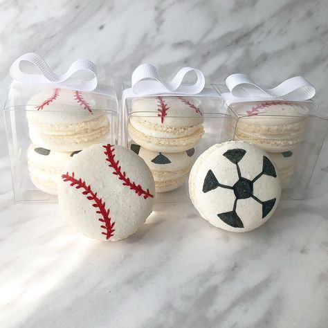 baci bakes on Instagram: “Sports baby shower Macarons! #macaronslovers #macaronlove #macaronart #cakesofinstagram #cakedecorating #baking #cakedesigner…” Sports Macarons, Baby Shower Macarons, Clear Favor Boxes, Macaron Packaging, Sports Baby Shower, Gift Containers, Cookies Ideas, Sports Baby, Chocolate Bomb