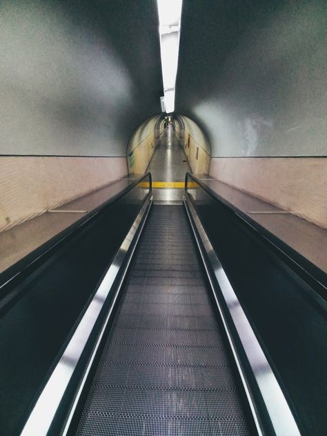 Combinación con subte H en CABA, Buenos Aires City Views, City View, Railroad Tracks, Justin Bieber, Editorial, Train, Photography, Instagram, Croquis