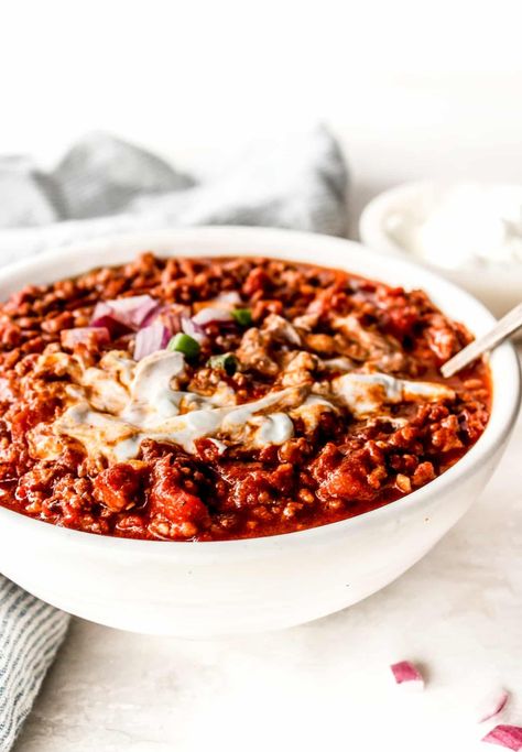 This No Bean 30 Minute Chili is hearty comfort food at it's best! Thick, hearty, and a family favorite. Plus it's Whole30 compliant, dairy free, and gluten free! Turkey Chili No Beans, Original Chili Recipe, Chili Crock Pot, Dairy Free Potato Soup, Chili No Beans, Ground Turkey Chili Recipe, Slow Cooker Turkey Meatballs, Low Carb Chili Recipe, Classic Chili Recipe