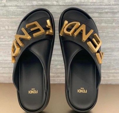 Fendi Slippers, Tennis Shoe Heels, Fendi Tote, Chic Flats, Casual Slippers, Handbag Shoes, Mens Slippers, Winter Coats Women, Fendi Bags