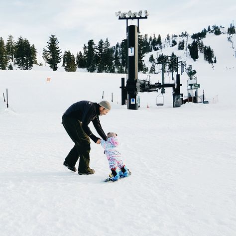 Baby Snowboarding, Baby Skiing, Kids Snowboarding, Not Having Kids, Travel Photography Europe, Italian Mafia, Kids Skis, Teaching Toddlers, Photographs Ideas