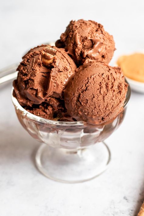 Chocolate Peanut Butter Ice Cream (No Churn) - Rich And Delish Peanut Butter Ice Cream Recipe, Chocolate Peanut Butter Squares, Ice Recipes, Chocolate Peanut Butter Ice Cream, Vegan Nice Cream, Ice Cream No Churn, Cream Photography, Ice Cream Ideas, Ice Cream Photography