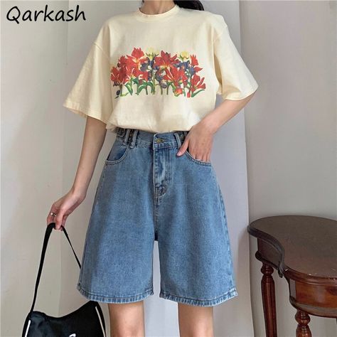 Japanese Style Fashion, Knee Length Denim Shorts, Shared Closet, Mode Pop, Denim Shorts Outfit, Shorts Outfits Women, Short Women Fashion, Baggy Clothes, Knee Length Shorts