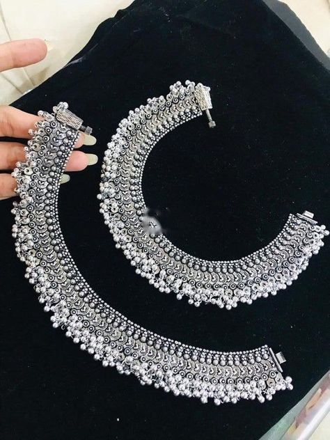 Payal Designs Silver, Silver Anklets Designs, Bridal Anklet, Wedding Jewelry Sets Bridal Jewellery, Pooja Items, Anklet Designs, German Silver Jewelry, Kurta Design, Ankle Jewelry