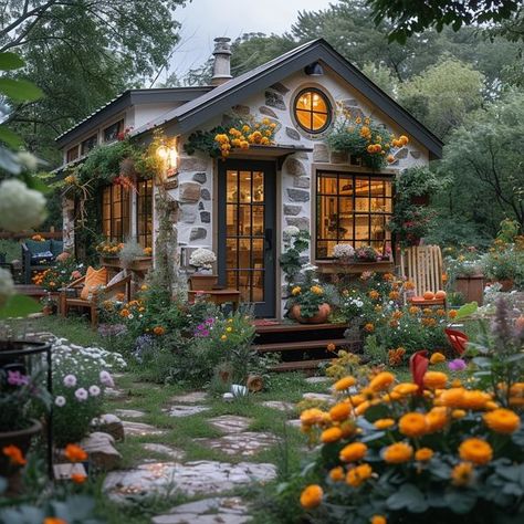 Front Porch Design Ideas, Primitive Cabin, Backyard Guest Houses, Cottage Tiny House, Pretty Houses, Log Cabin Rustic, Fairytale Cottage, Cute Cottage, Beautiful Cottages